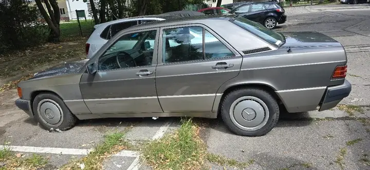 Mercedes-Benz 190 1989 photo 2