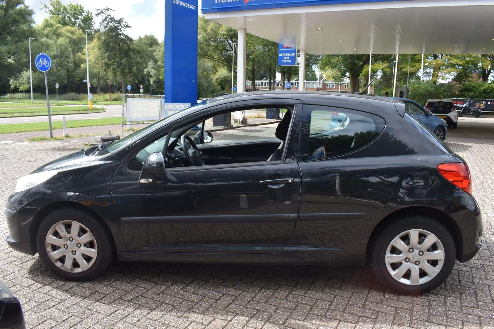 Peugeot 207 2008 photo 2