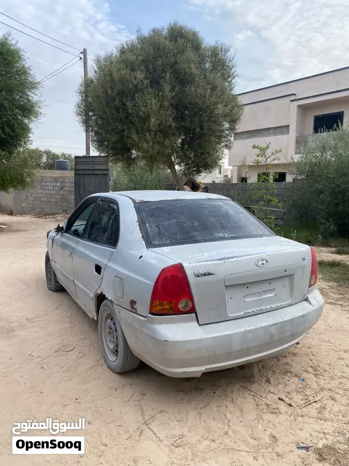 Hyundai Verna 2004 photo 2