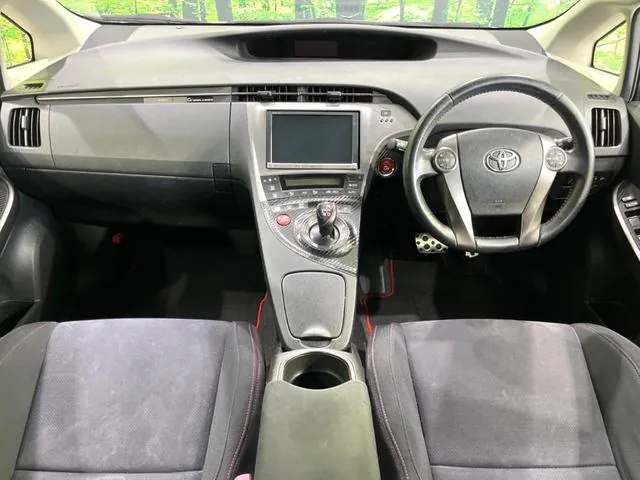Toyota Prius 2013 photo 2