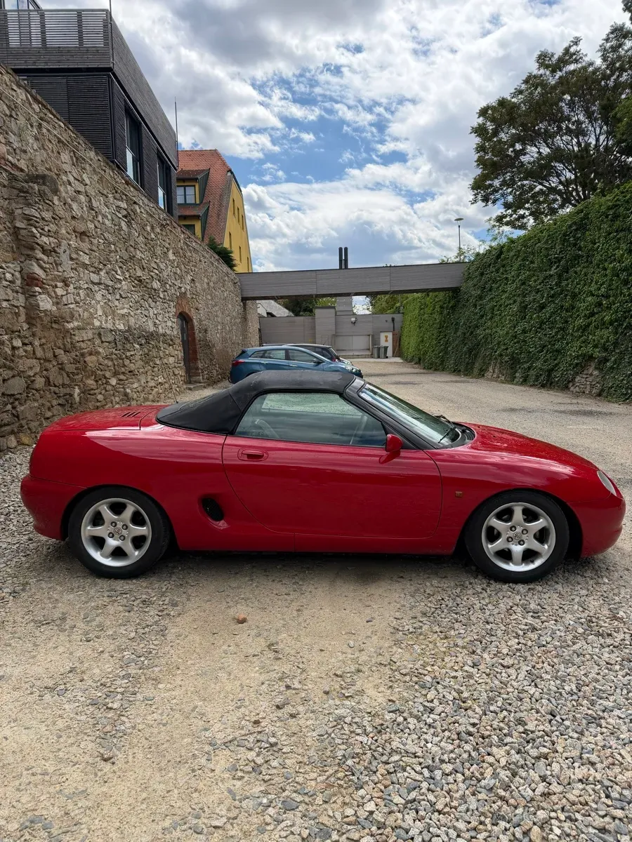 MG Mg F 1999 photo 2