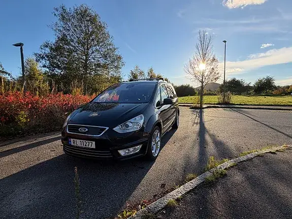 Ford Galaxy 2013 photo 2
