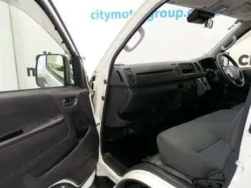 Toyota Hiace 2022 photo 5