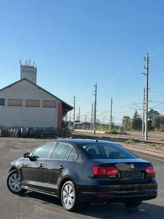 Volkswagen Jetta 2012 photo 3