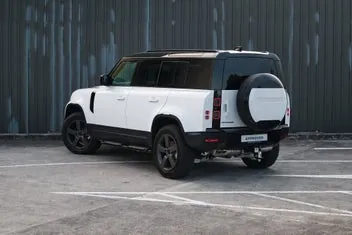 Land Rover Defender 2026 photo 4