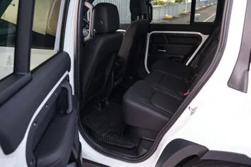Land Rover Defender 2026 photo 5