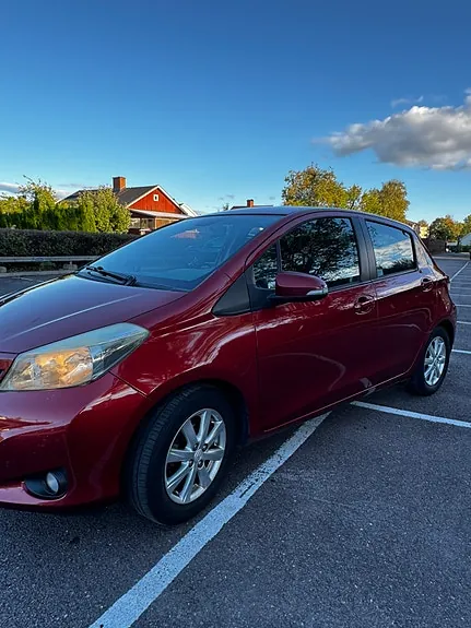 Toyota Yaris 2012 photo 3