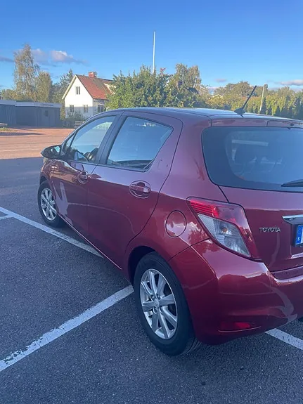 Toyota Yaris 2012 photo 4