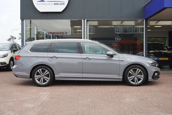 Volkswagen Passat 2022 photo 3