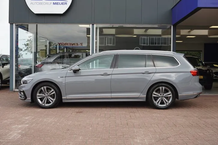 Volkswagen Passat 2022 photo 2