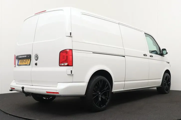 Volkswagen Transporter 2023 photo 2