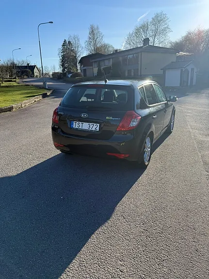 Kia Ceed 2011 photo 3
