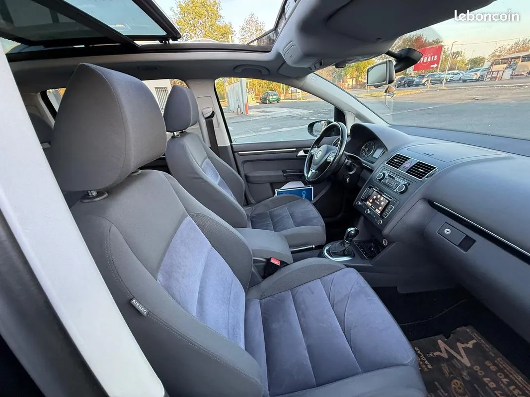 Volkswagen Touran 2012 photo 5