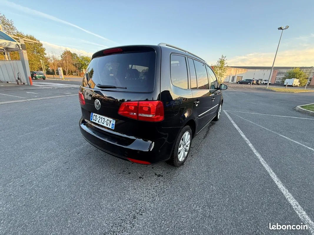 Volkswagen Touran 2012 photo 3