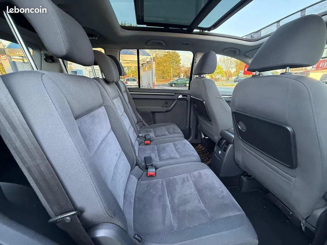Volkswagen Touran 2012 photo 4