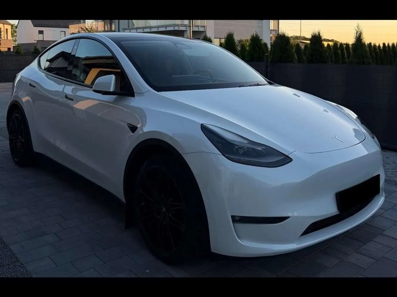 Tesla Model Y 2024 photo 2