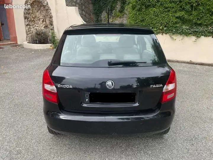Skoda Fabia 2014 photo 3