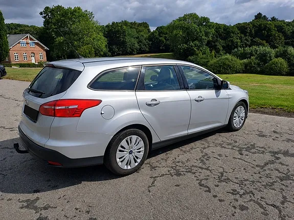 Ford Focus 2015 photo 2