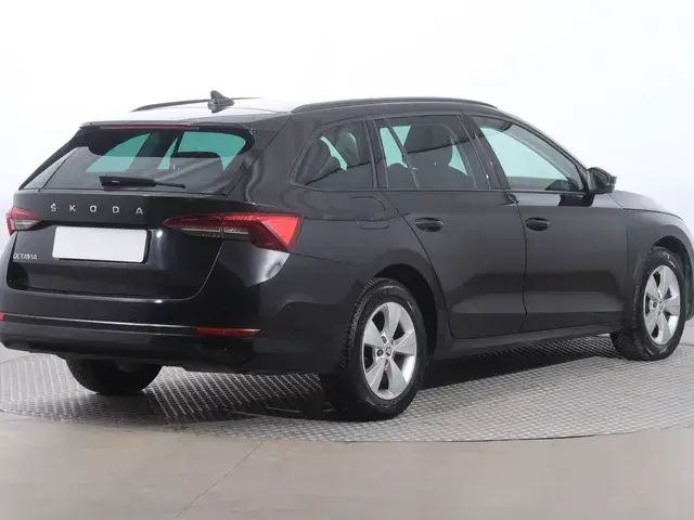 Skoda Octavia Combi 2023 photo 4