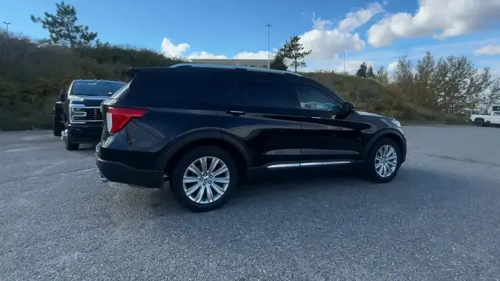 Ford Explorer 2023 photo 2