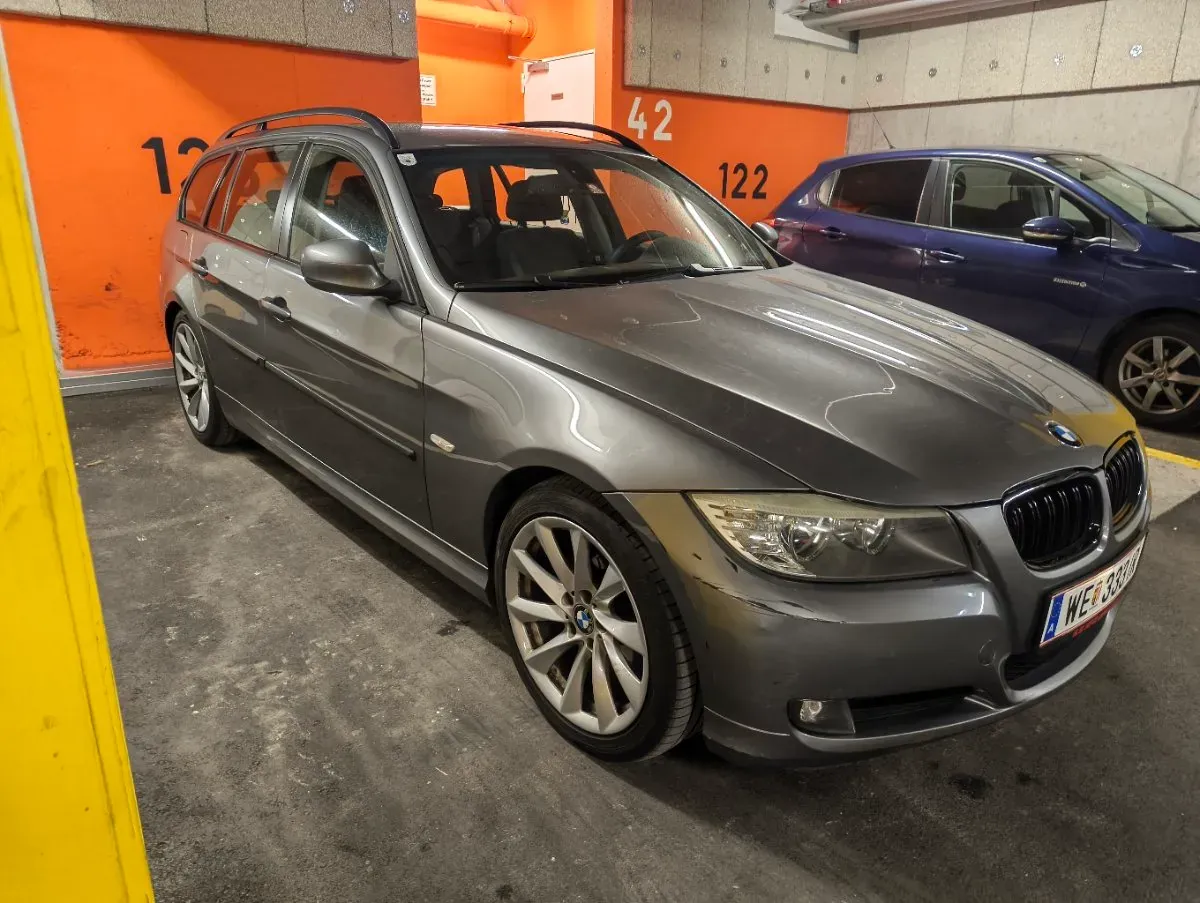 BMW 3 Series 2009 photo 2
