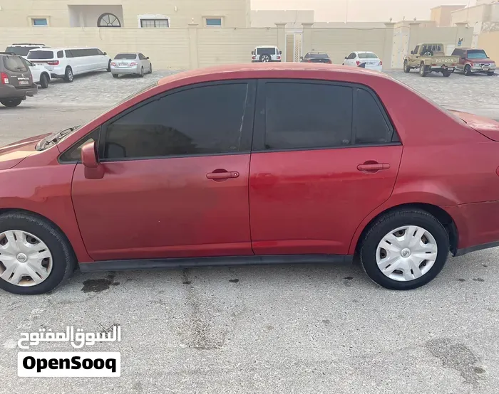 Nissan Tiida 2011 photo 2