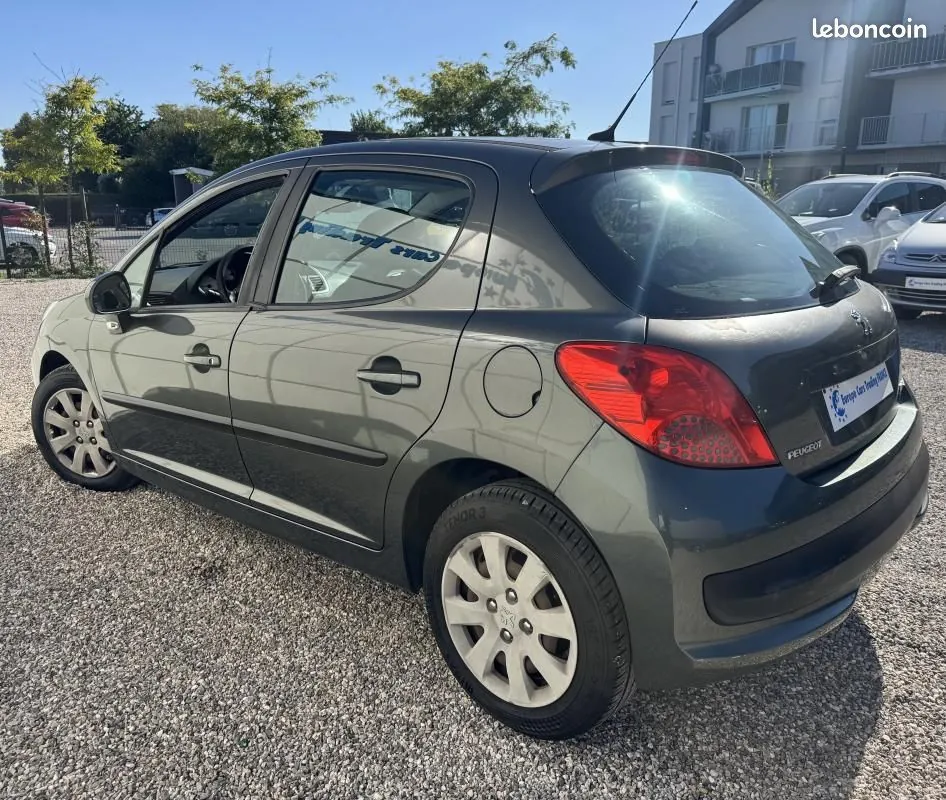 Peugeot 207 2008 photo 3