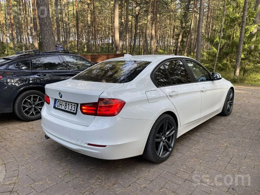BMW 318 2012 photo 2