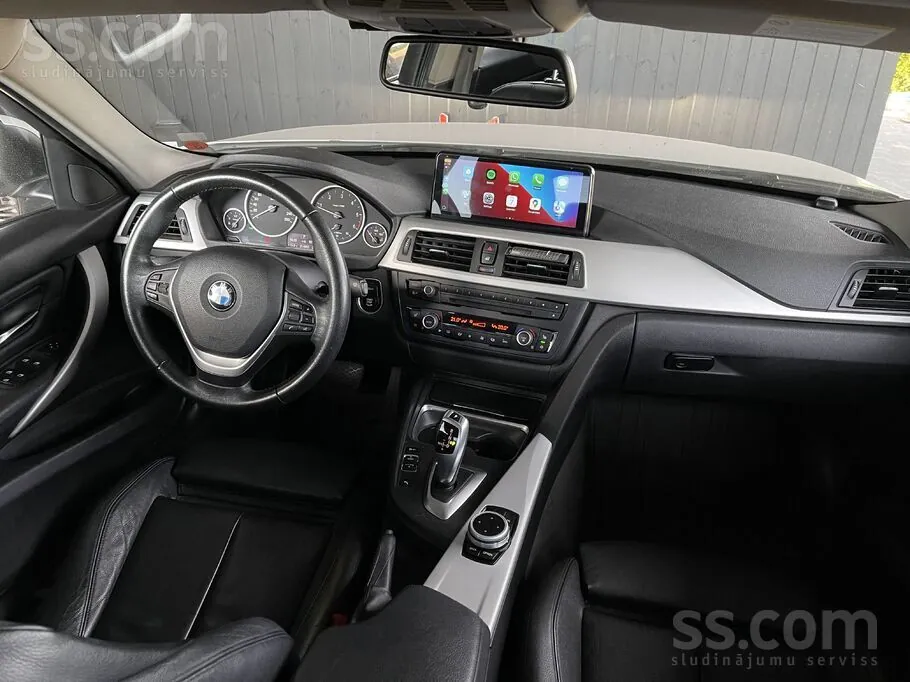 BMW 318 2012 photo 3