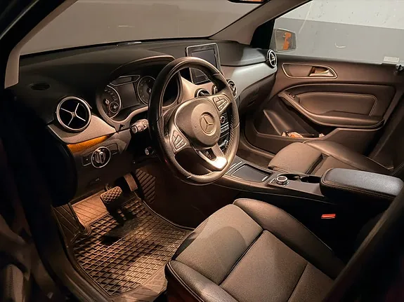 Mercedes-Benz B200 2016 photo 3