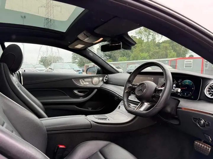 Mercedes-Benz E-Class 2022 photo 5