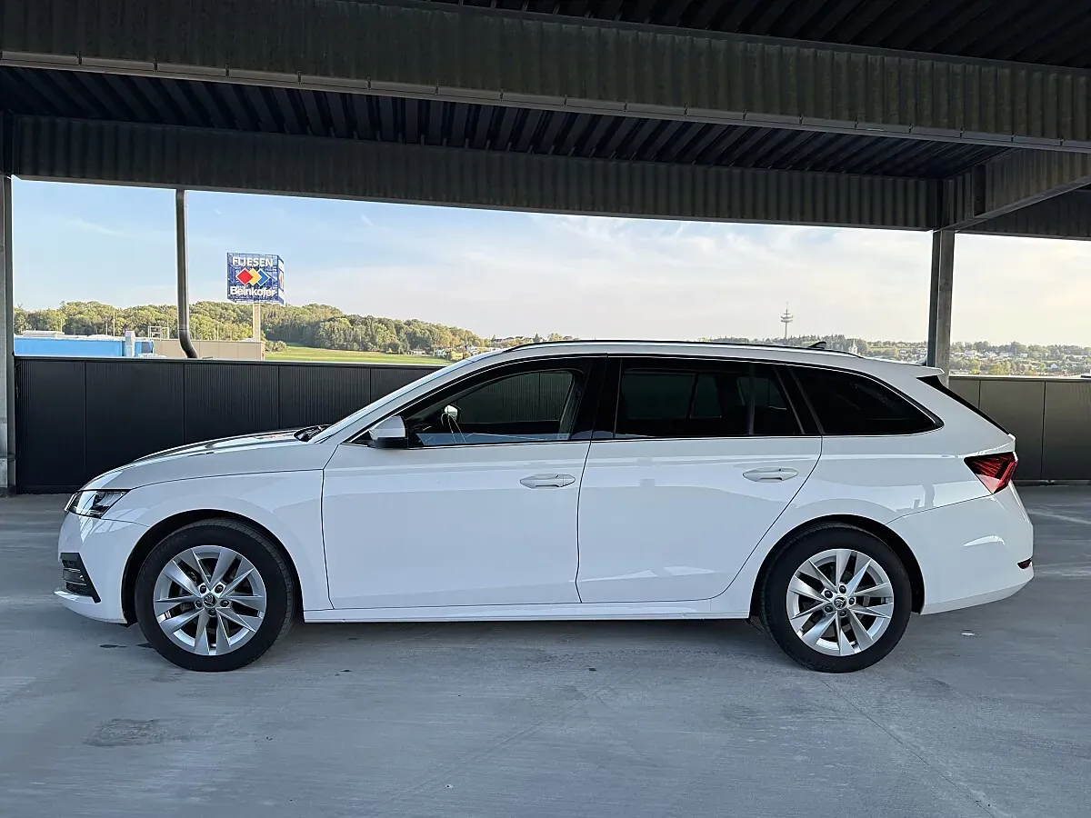 Skoda Octavia 2024 photo 2