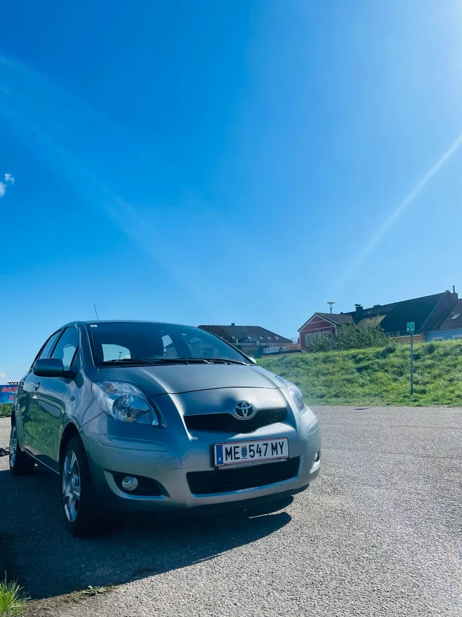 Toyota Yaris 2010 photo 2