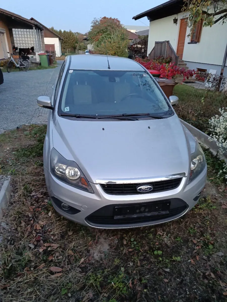 Ford Focus 2011 photo 2