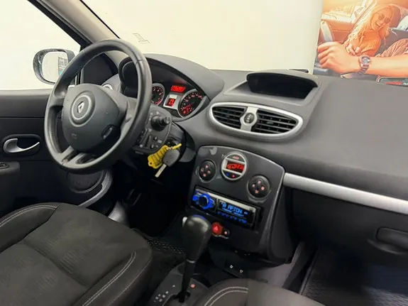 Renault Clio 2012 photo 2