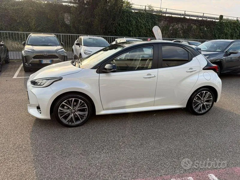 Toyota Yaris 2024 photo 3