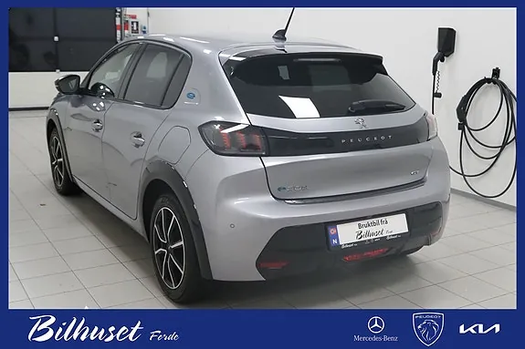 Peugeot E-208 2022 photo 2