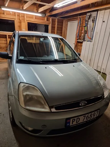 Ford Fiesta 2003 photo 2