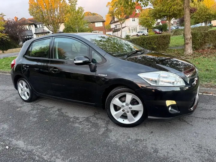 Toyota Auris 2011 photo 2