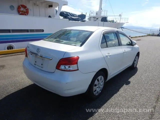 Toyota Belta 2011 photo 4
