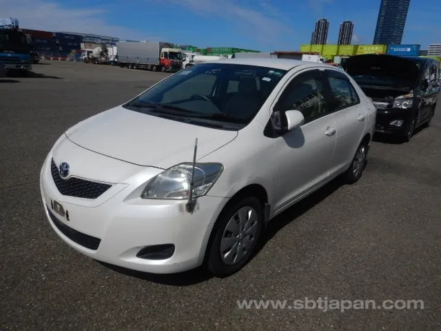 Toyota Belta 2011 photo 2