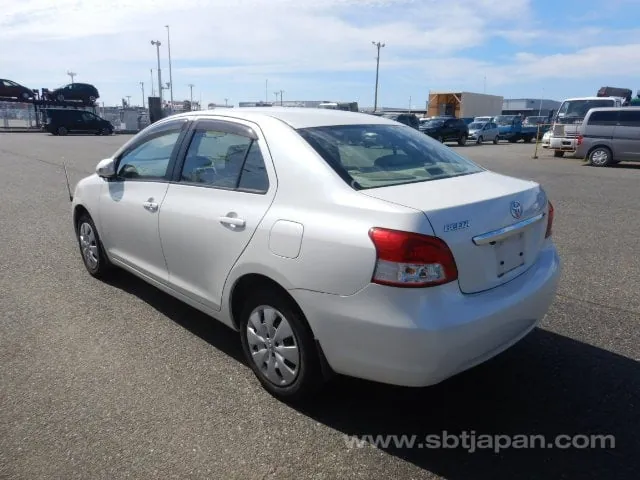 Toyota Belta 2011 photo 3