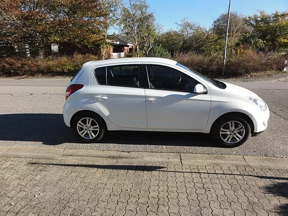 Hyundai I20 2010 photo 4