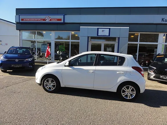 Hyundai I20 2010 photo 2