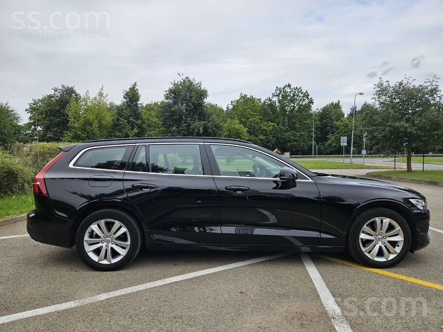 Volvo V60 2022 photo 2