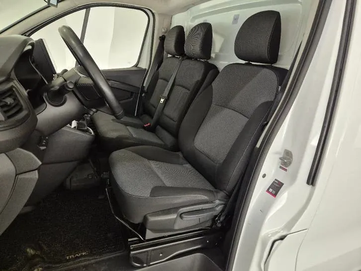 Renault Trafic 2022 photo 2