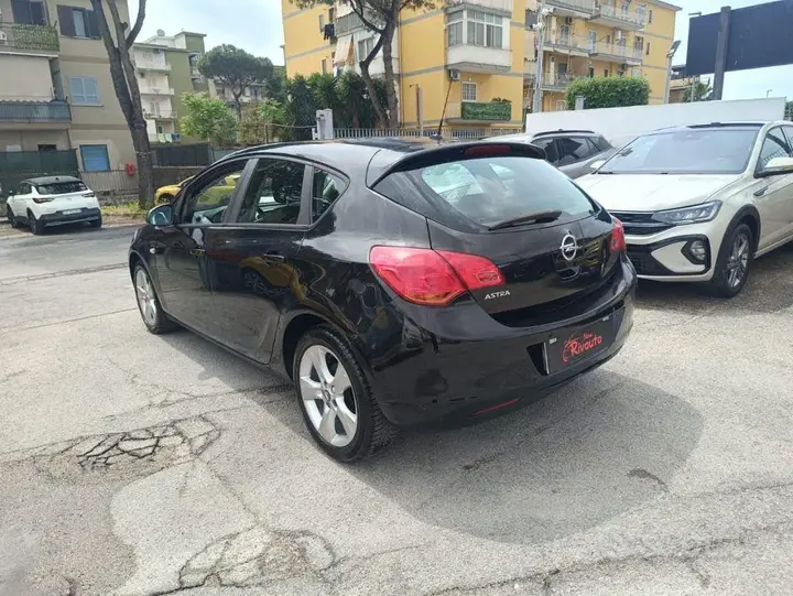Opel Astra 2010 photo 3