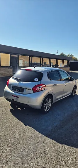 Peugeot 208 2012 photo 4
