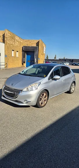 Peugeot 208 2012 photo 3
