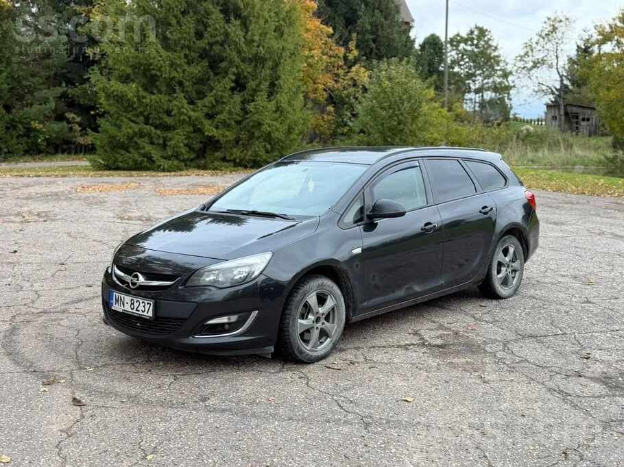 Opel Astra 2013 photo 2
